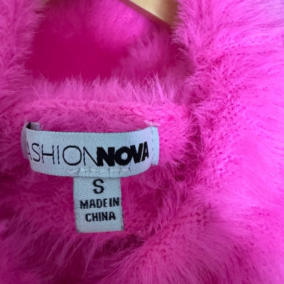 Vibrant Pink Fuzzy Turtleneck Sweater - Picture 4 of 4